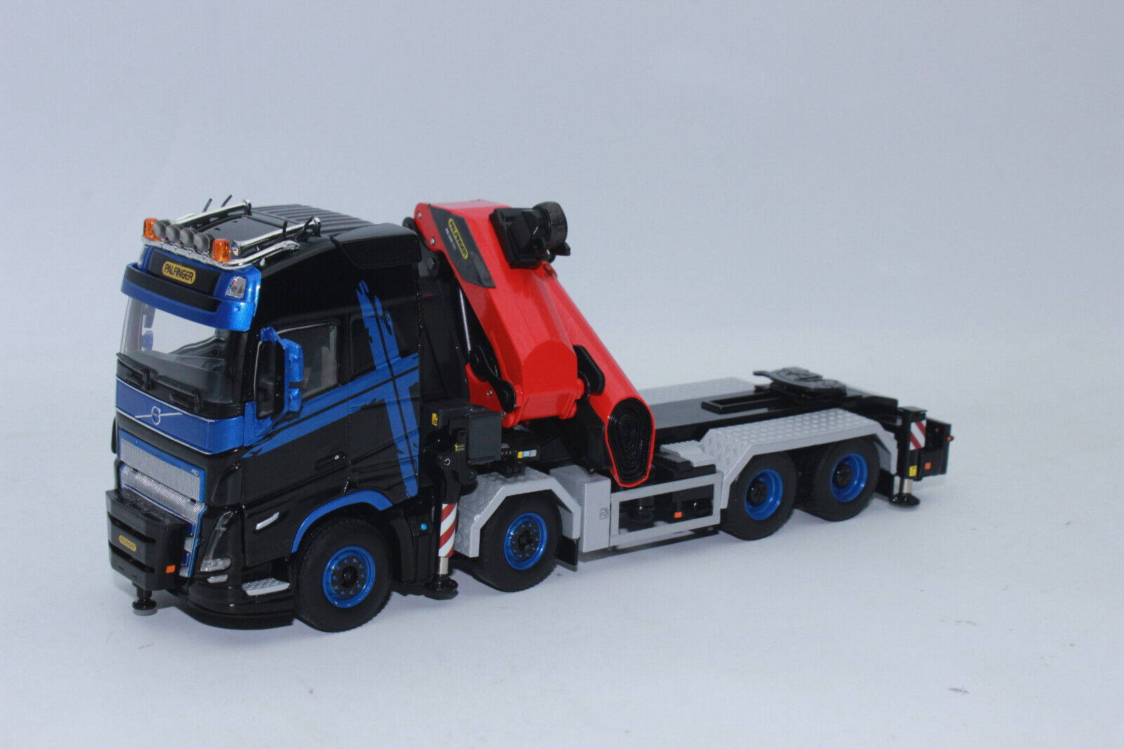 WSI 02-3568 Volvo FH5 Globetrotter + Palfinger PK 1350 TEC WSI 02-3568 Volvo FH5 Globetrotter + Palfinger PK 1350 TEC