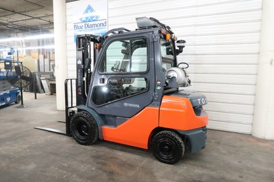 2014 Toyota Forklift, 8FGU25, 5,000# Pneumatic, LPG , Three Stage, S/S, Cab, A/C