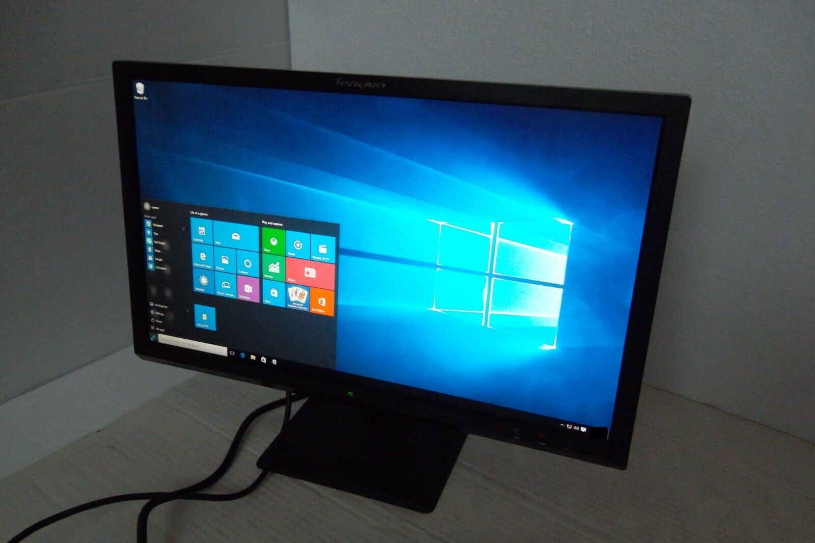 Lenovo L2230xwA Widescreen 22 Lenovo L2230xwA Widescreen 22