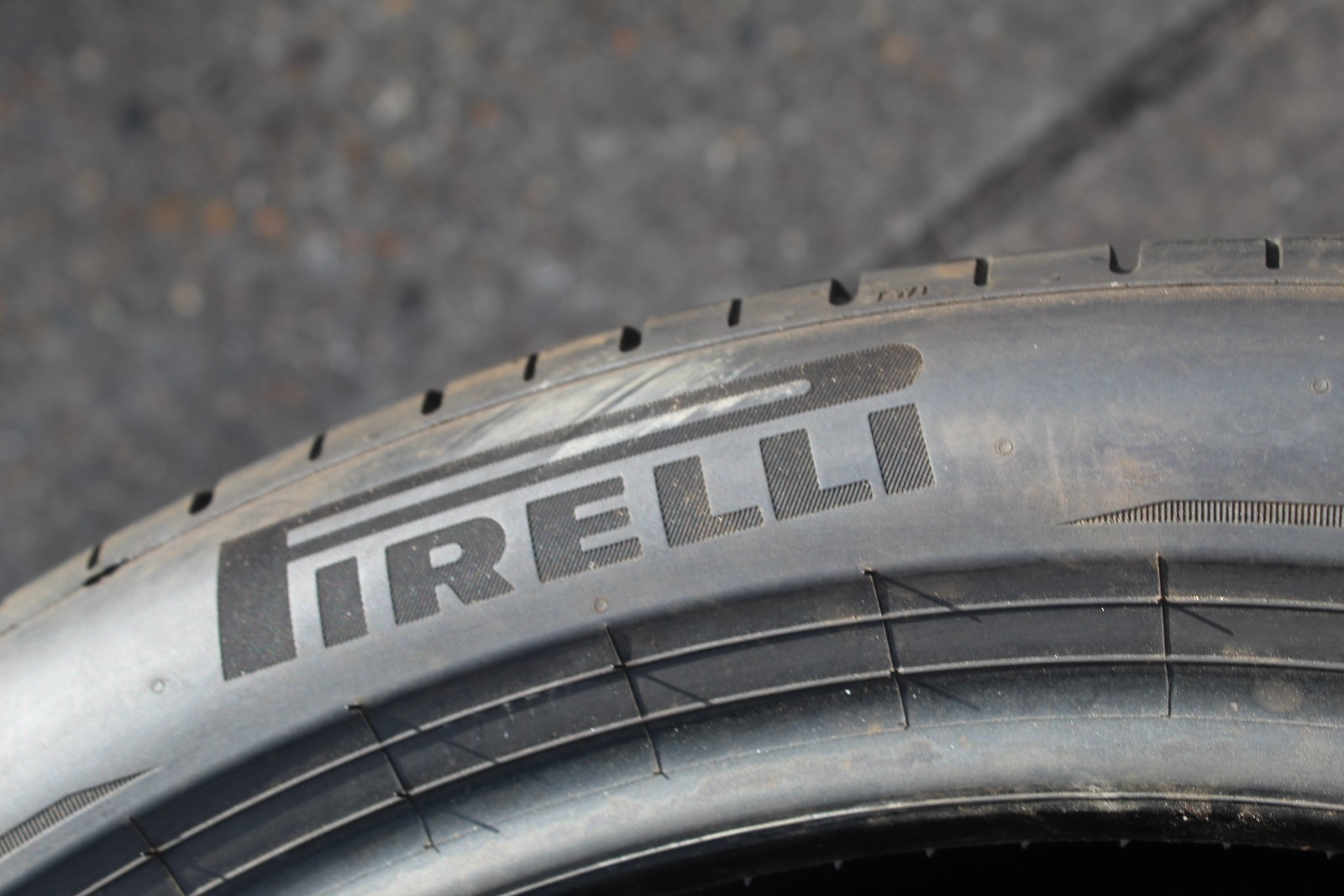 255 40 21 Pirelli, P Zero, XL, RO, PNCS, 102Y, x1 Tyre 6.7mm (F1_tyres) L3917