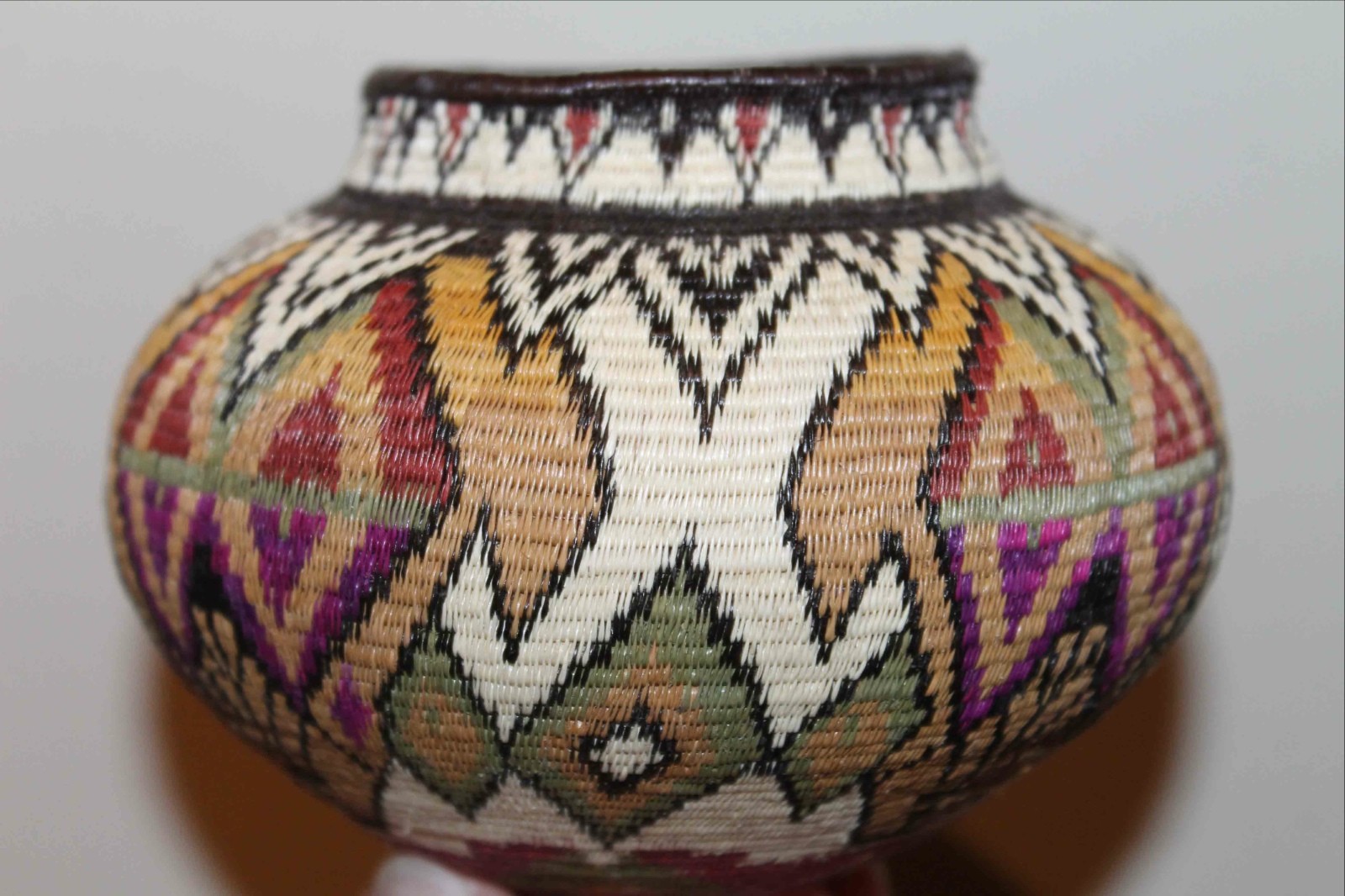 MINI Wounaan Darien Indian Hösig Di Museum Quality Colorful Basket, 3.25