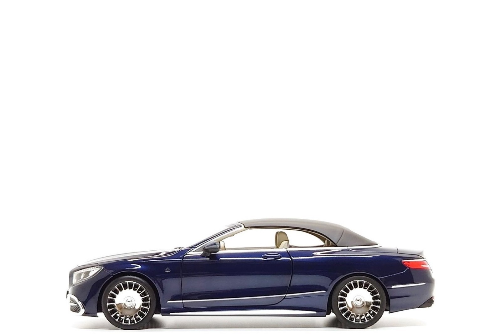 Norev 1:18 Mercedes-Benz Maybach S650 Cabriolet in Cavansite