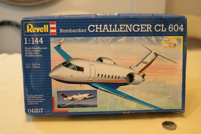 REVELL 04207 BOMBARDIER CHALLENGER CL604.VINTAGE MODEL KIT FROM@2003 .SEALED LIT
