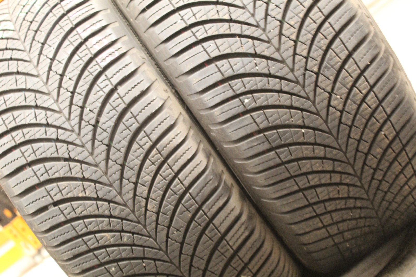 245 45 18 Goodyear, All Season, XL, M+S, 100Y, x2 A Pair 6.5mm (F1_tyres) X130