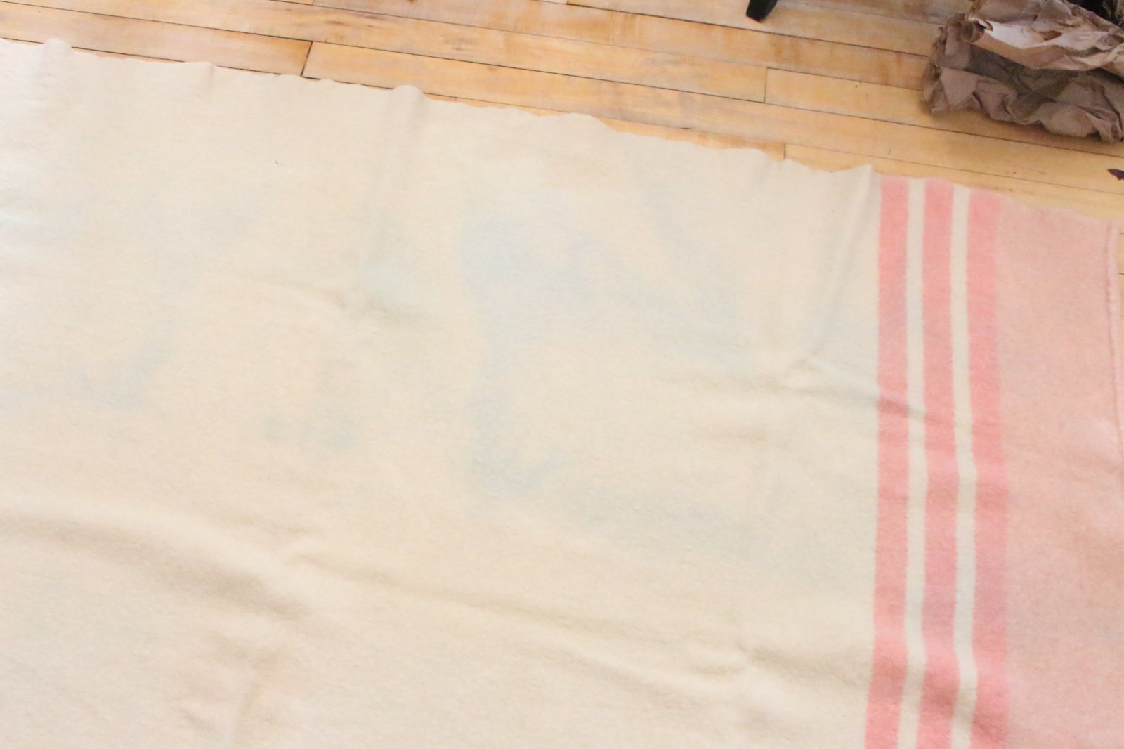 Vintage Ayers Wool Blend Tan with White Pink Trapper Blanket Canada 72 x 84