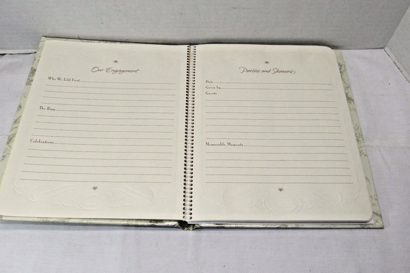 Photo Scrapbook HALLMARK Wedding Floral Vine Album WCA2703