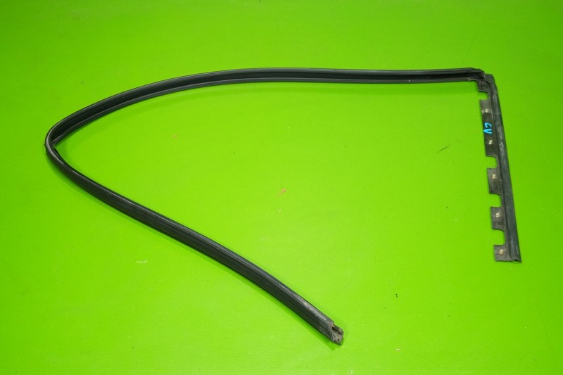 96-00 Civic OEM coupe hatch passenger right door glass window rubber seal strip