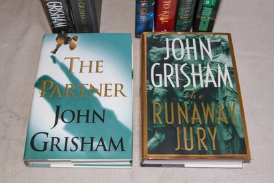 ?? JOHN GRISHAM - Lot of 8 BOOKS ?? - The Firm - A Time to Kill - The Partner