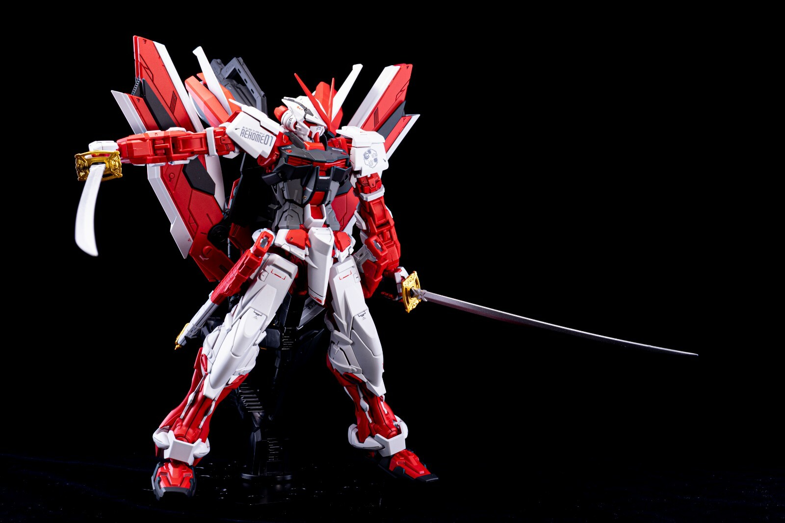 GUNDAM ASTRAY RED FRAME MG 限定品 Amazon.com: Bandai Hobby - MG 1/100 Astray Red Frame Revise