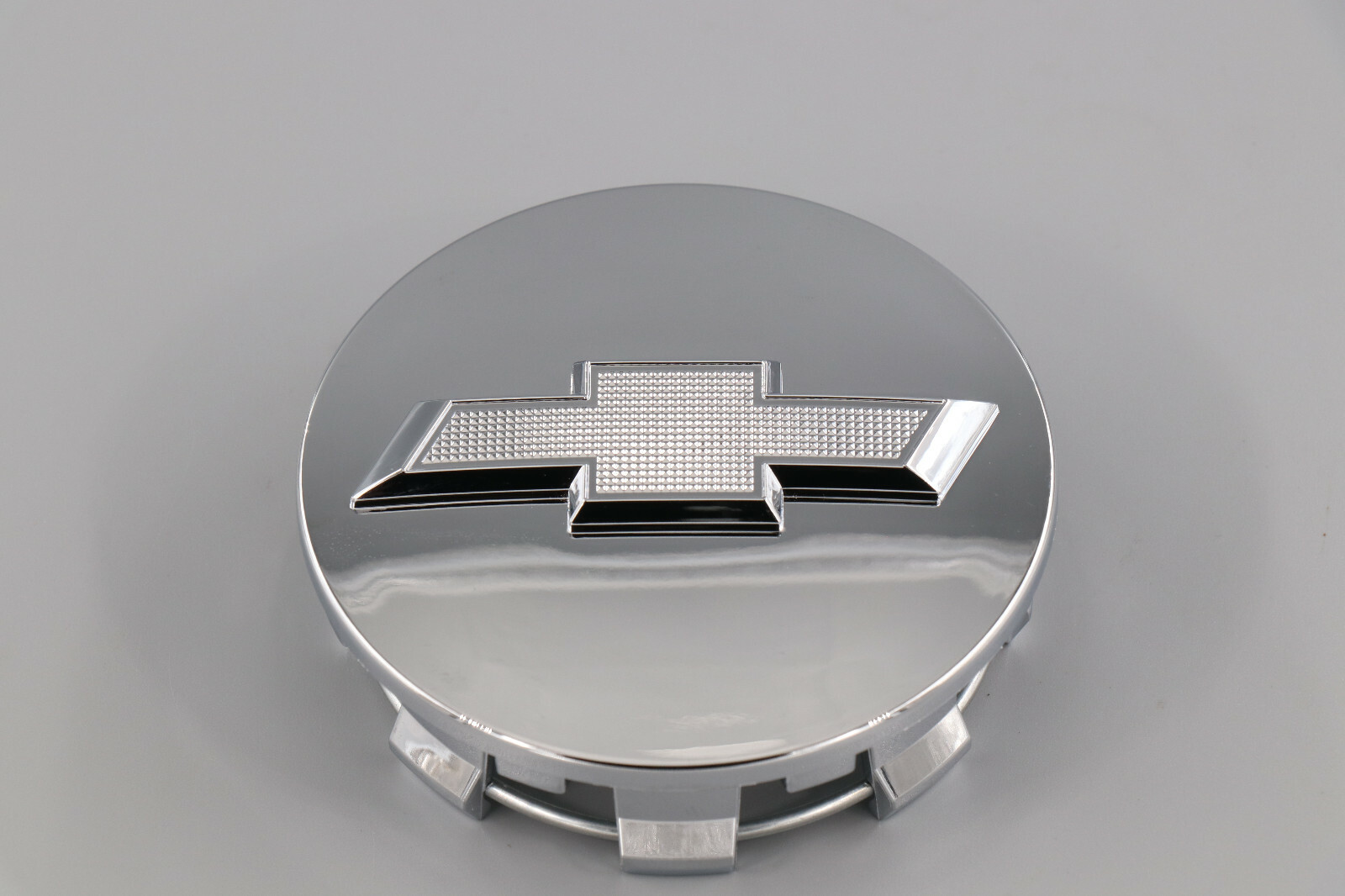 CHEVROLET SILVERADO TAHOE SUBURBAN CHROME OEM CENTER CAP 20941996 19301593 CHEVROLET SILVERADO TAHOE SUBURBAN CHROME OEM CENTER CAP 20941996 19301593