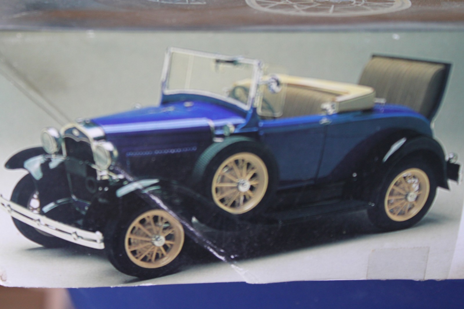 1931 Ford Model A DELUXE  Roadster Minicraft  1/16 Plastic Model Kit