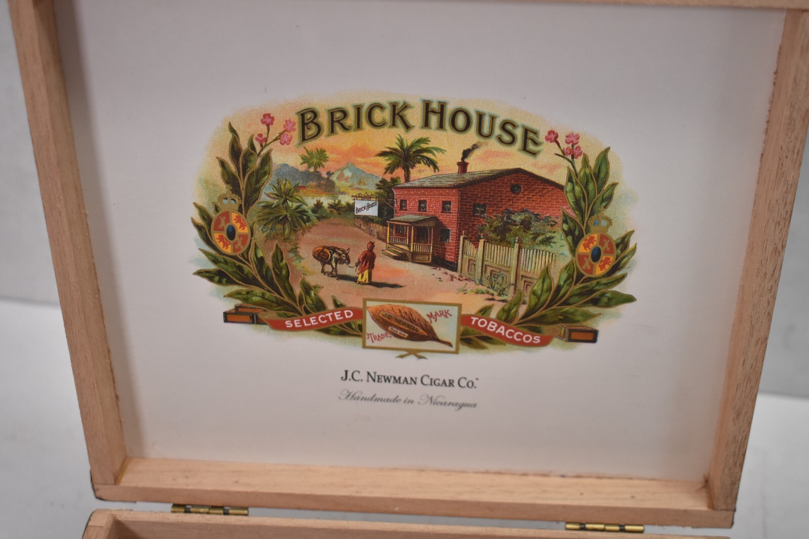 JC Newman Cigar Co Brick house Wooden Cigar Storage Box Container Fits 25