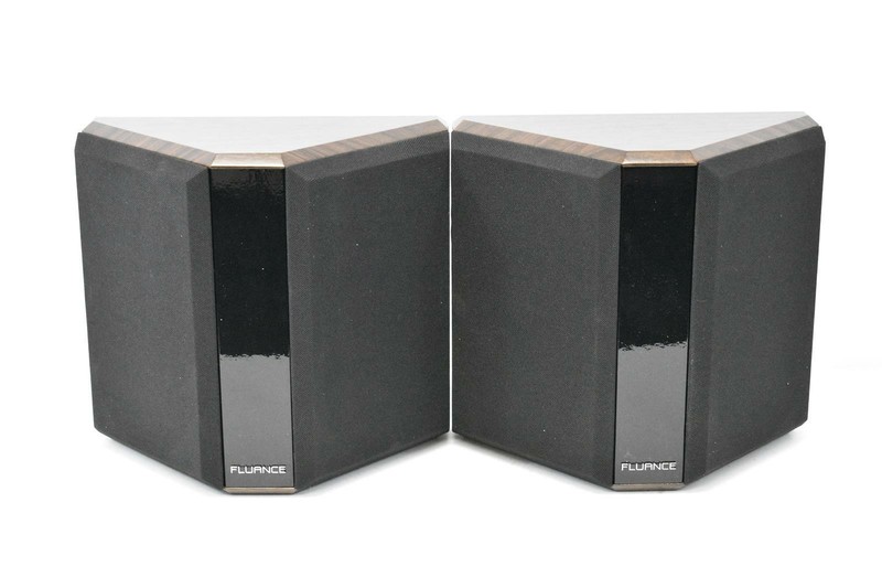BIPOLAR SURROUND SOUND SPEAKERS 