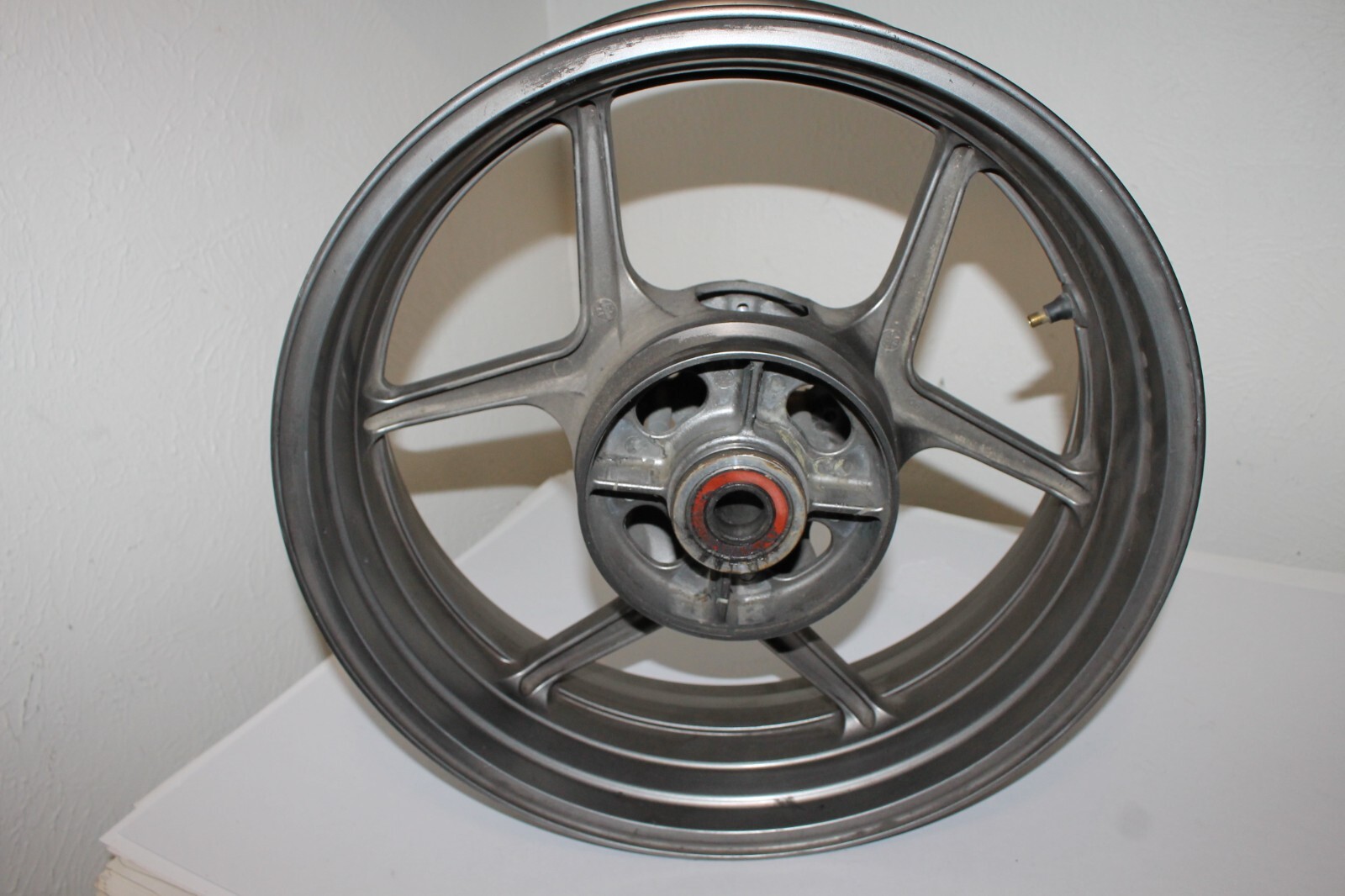 aaa0606 ホイール 2005 - 2006 Kawasaki ZX6R ZX 6R Rear Wheel Rim 41073-0074-2A