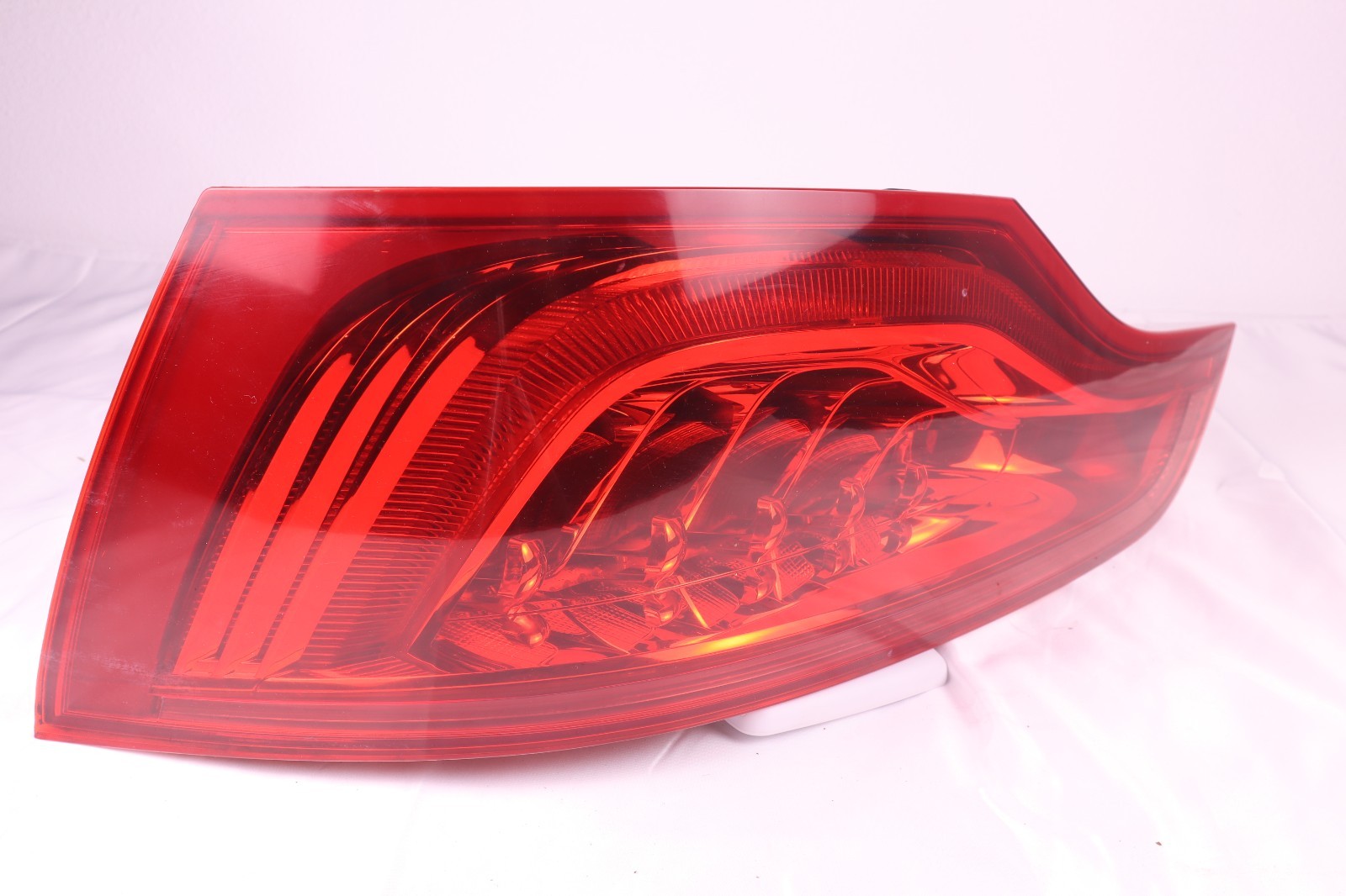 2010-2015 AUDI Q7 - Right Upper LED TAIL Light / LAMP - TESTED