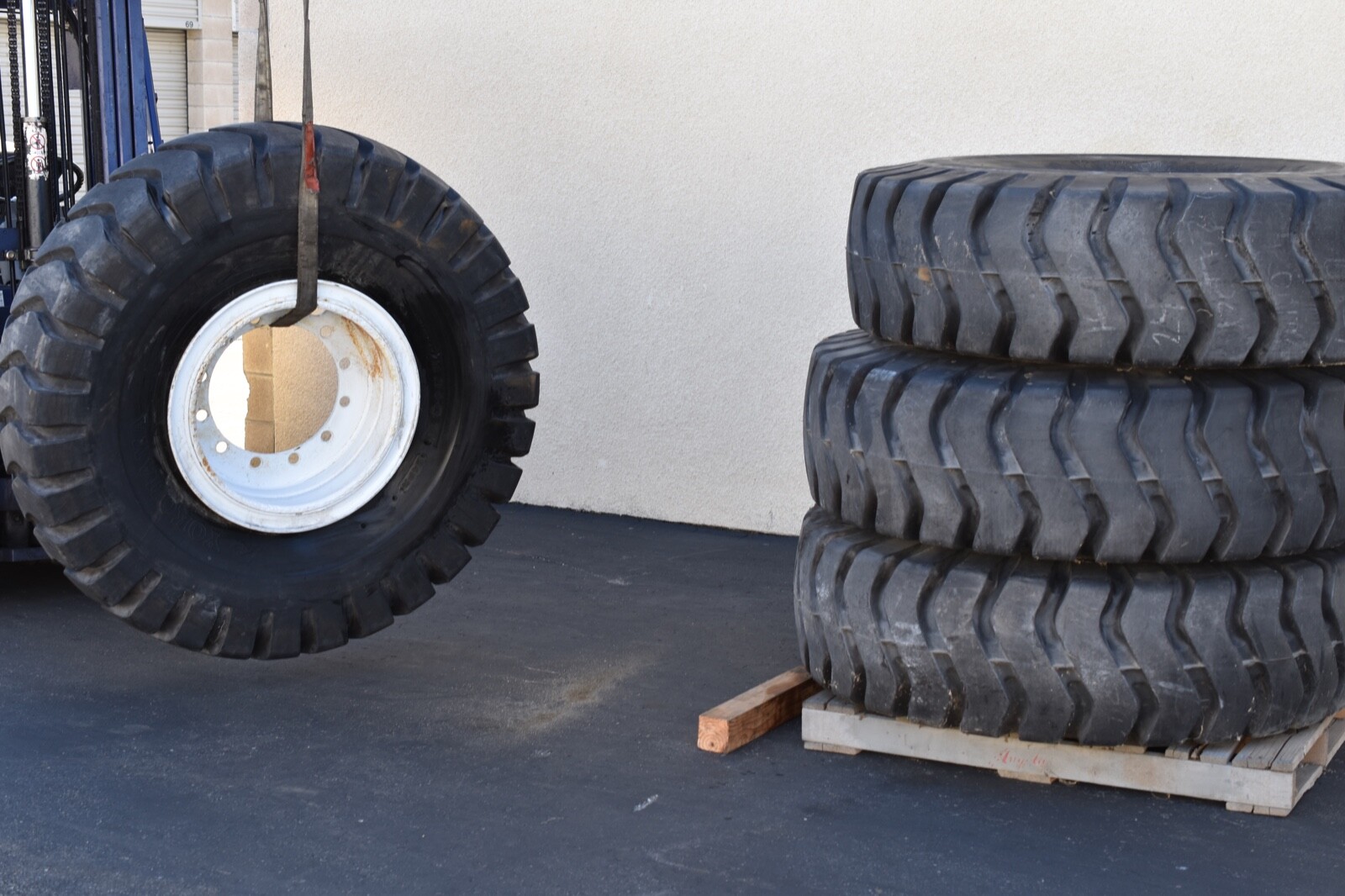 Yokohama Y67 E3 16.00-24 with wheels | eBay