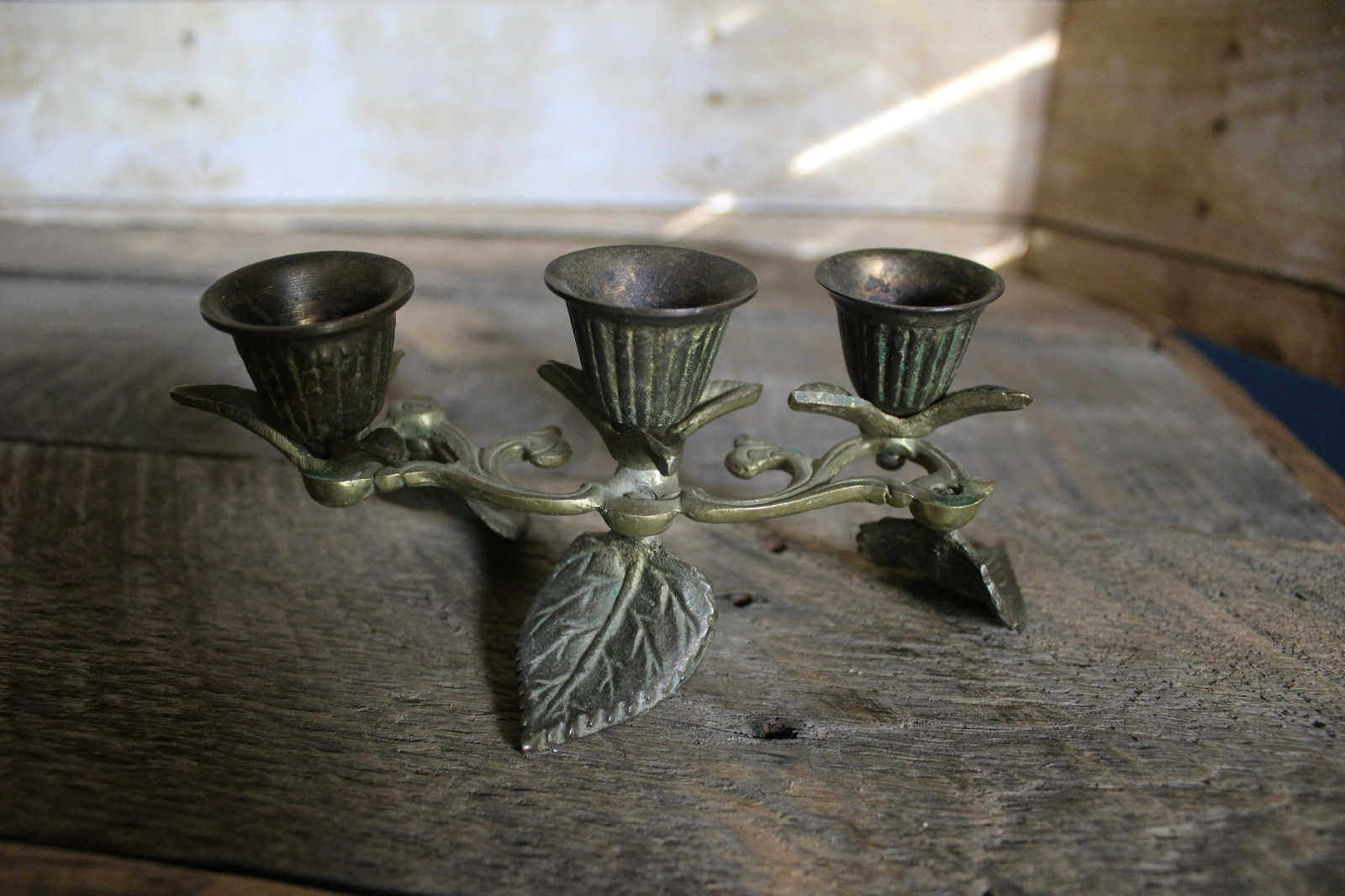 Vintage brass Scrolling IVY LEAF & FLOWER Triple Candle Candlestick Holder