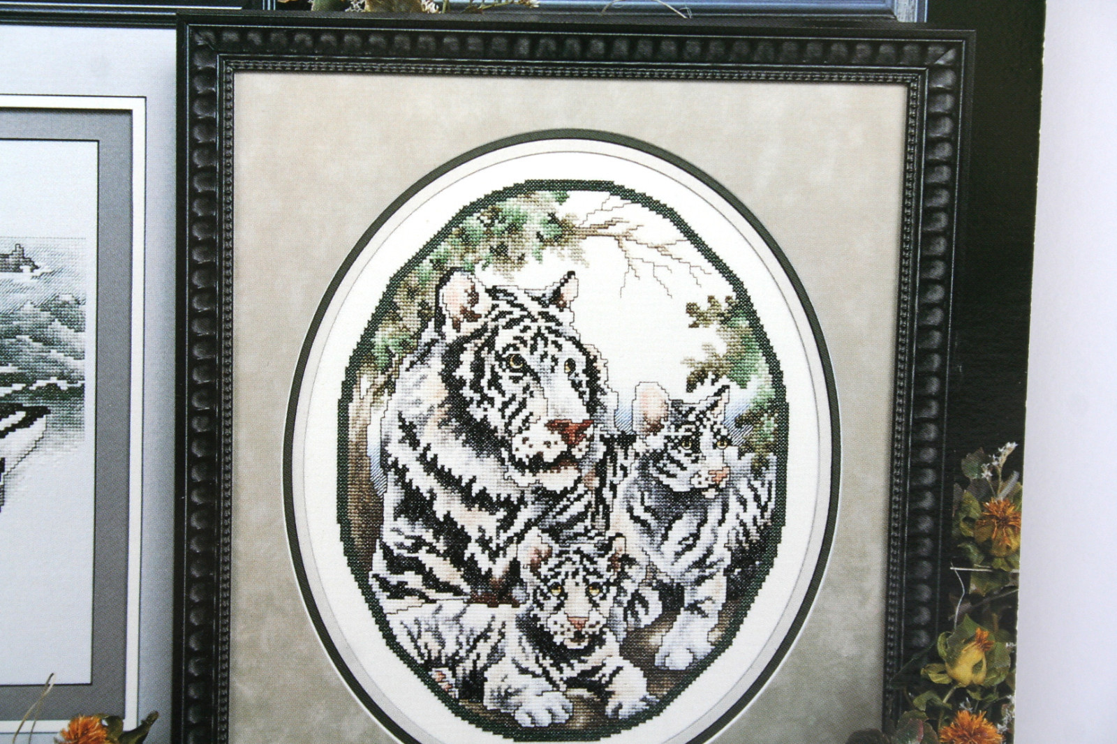 Stoney Creek Wildlife Wonders Cross Stitch Booklet White Lion Mountain Lion Elk