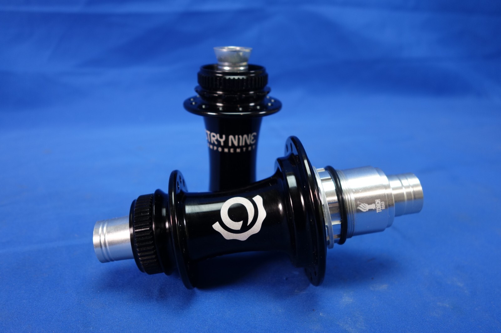 New Industry Nine Classic Torch Road Disc Hub Set, Thru Axle New Industry Nine Classic Torch Road Disc Hub Set, Thru Axle