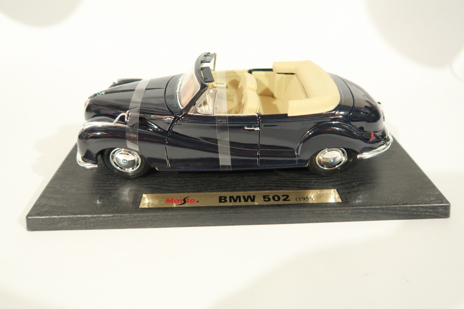 Black Maisto Special Edition 1:18 Scale 1955 BMW 502 Car w/ Box