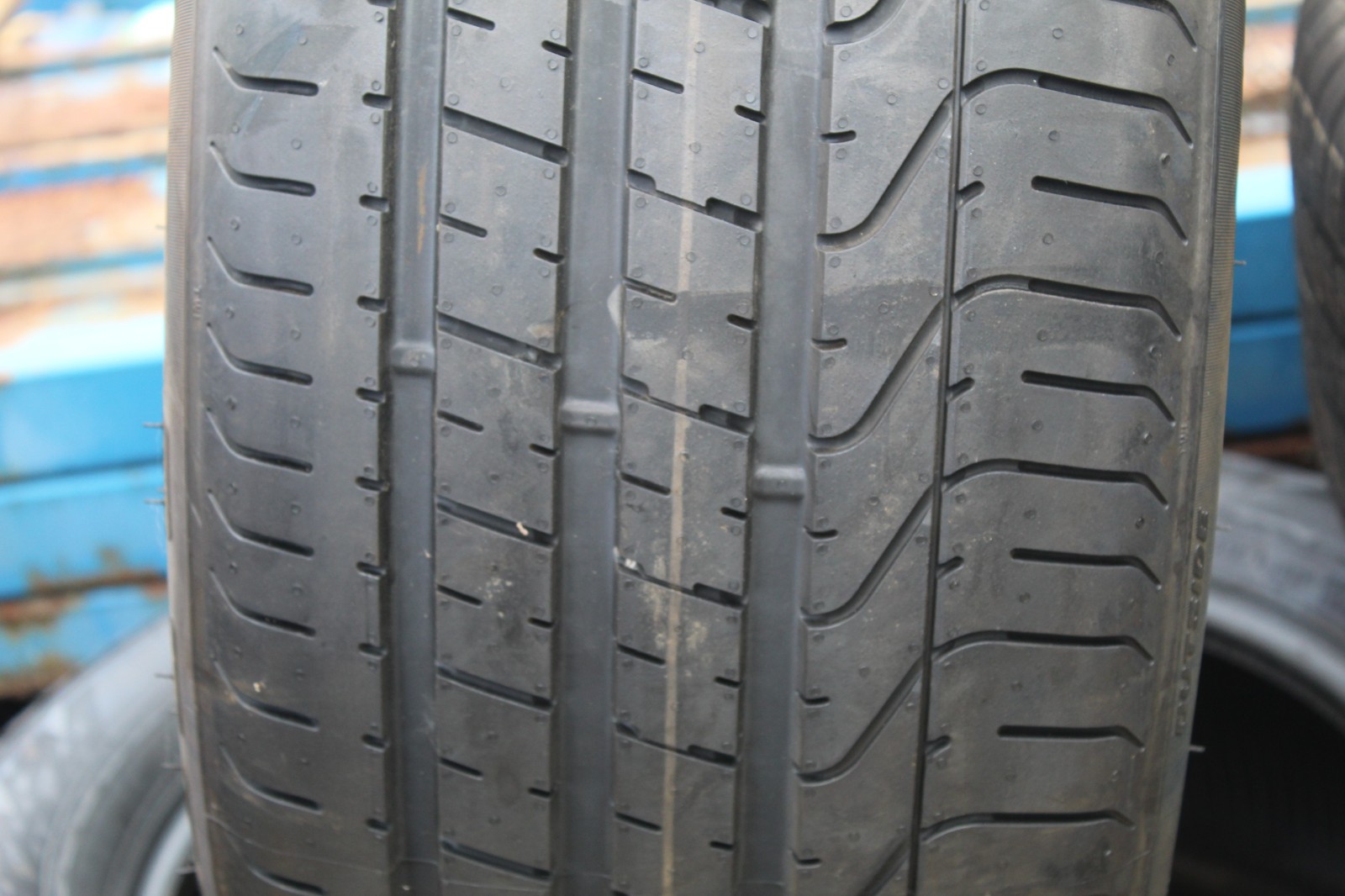 New 255 40 20 Pirelli, P Zero, 101Y, x1 Tyre (F1_tyres) FOB X85