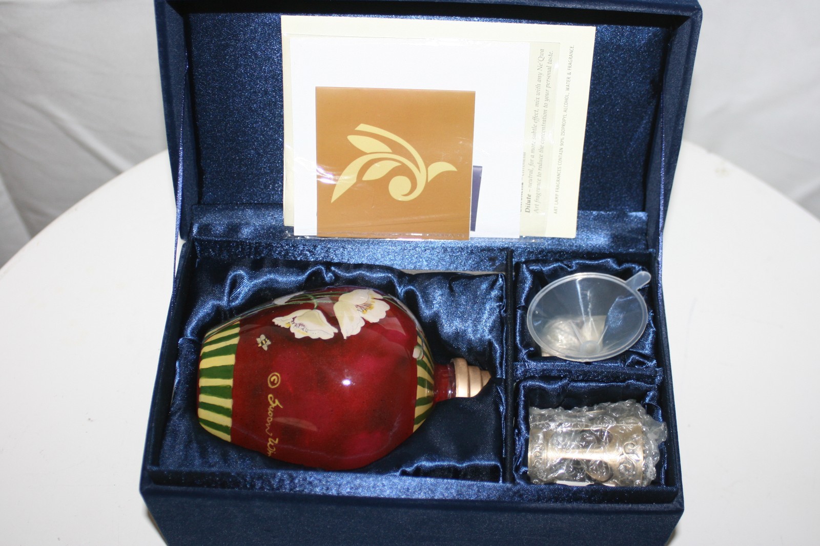Ne'Qwa Art Fragrance Lamp ~ Susan Winget ~ Flower Theme ~ COA ~ NIB