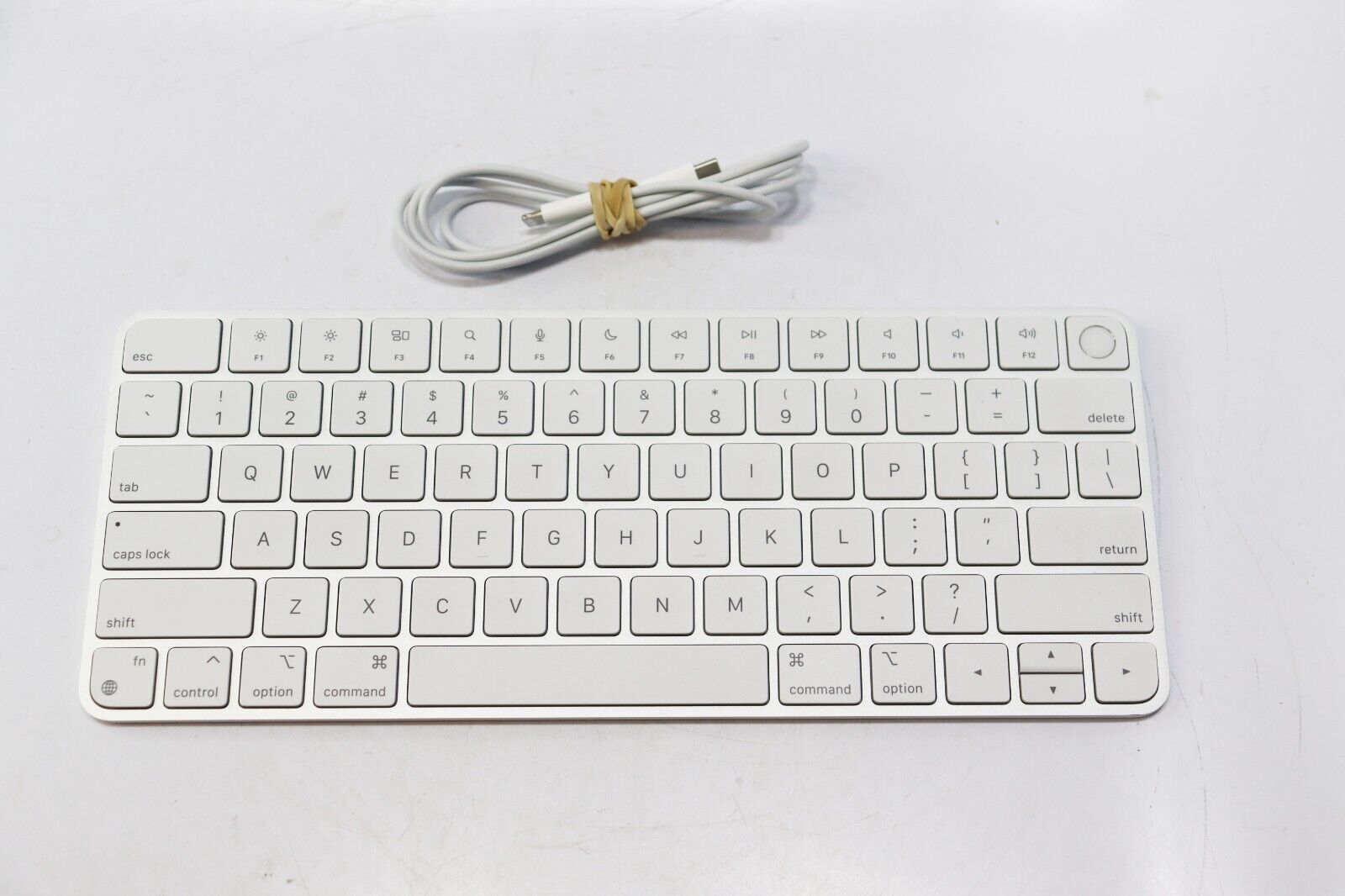 Apple A2449 Magic Keyboard w/ Touch ID US English USED w Apple A2449 Magic Keyboard w/ Touch ID US English USED w