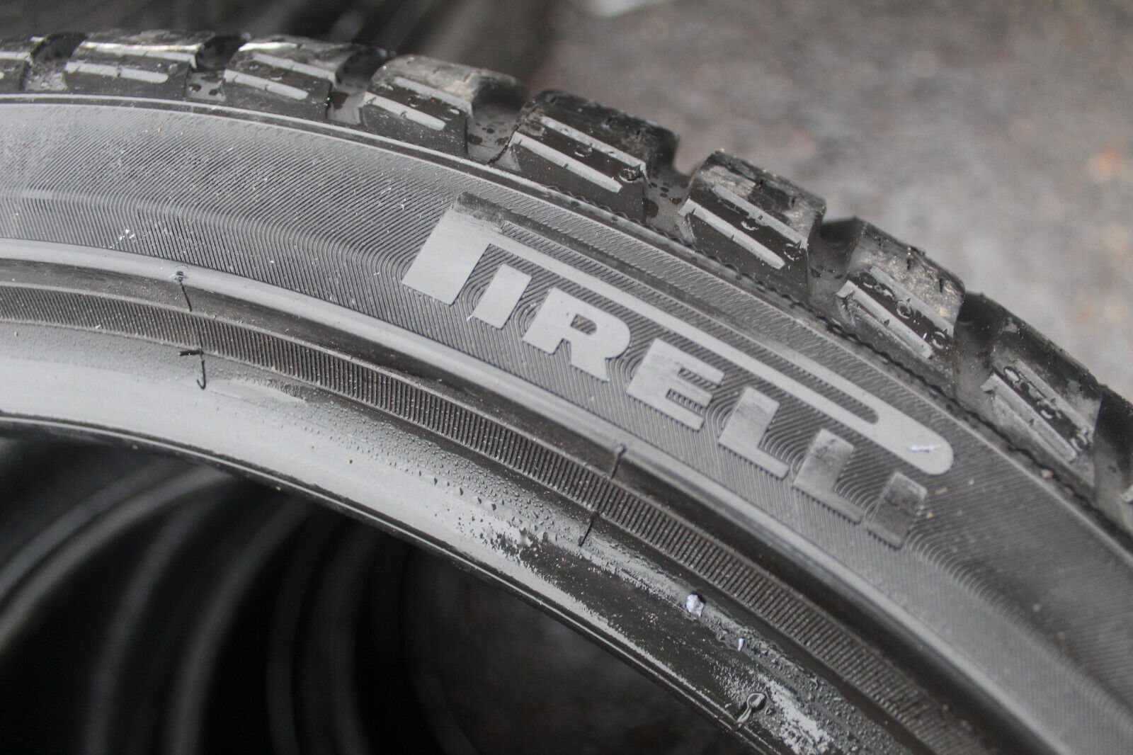 225 40 19 Pirelli, Winter, M+S, XL, AO, 93V, x2 A Pair 6.8mm (F1_tyres) L3198