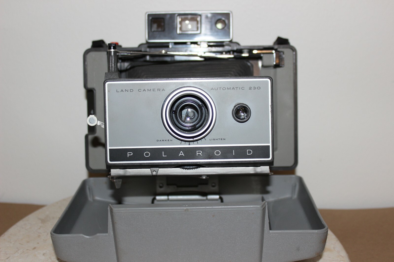 Polaroid Automatic 230 Land Camera With Case