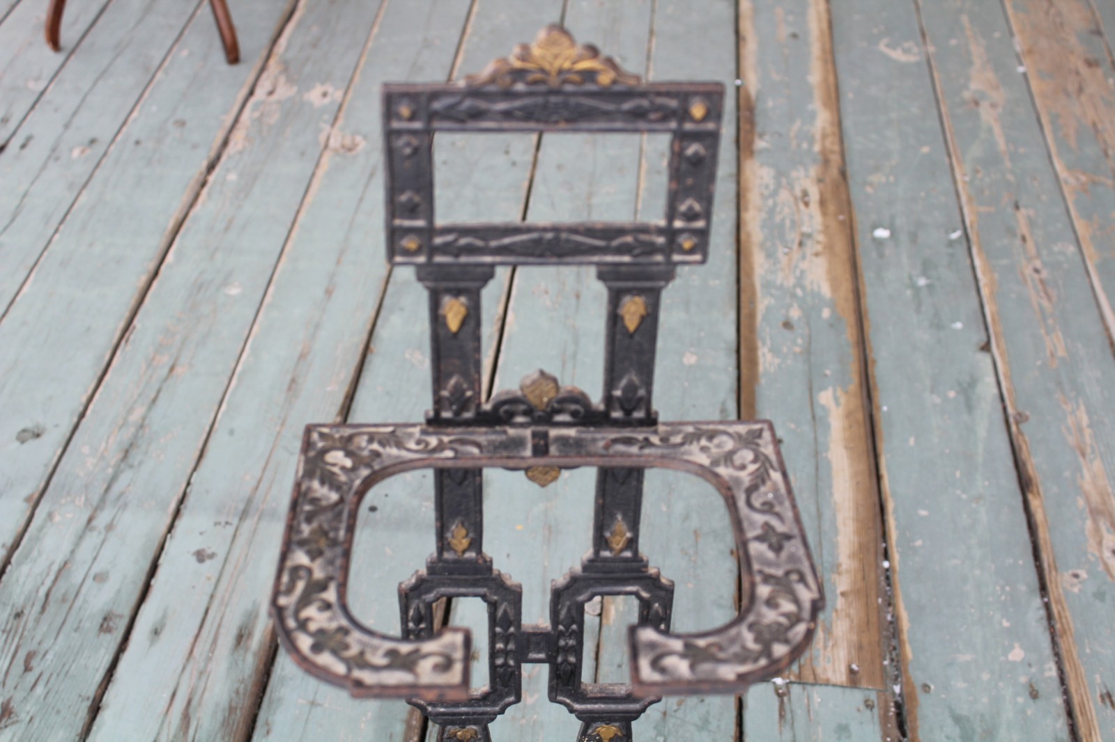 ANTIQUE VICTORIAN EASTLAKE CAST IRON UMBRELLA STAND OR FIREPLACE TOOL STAND