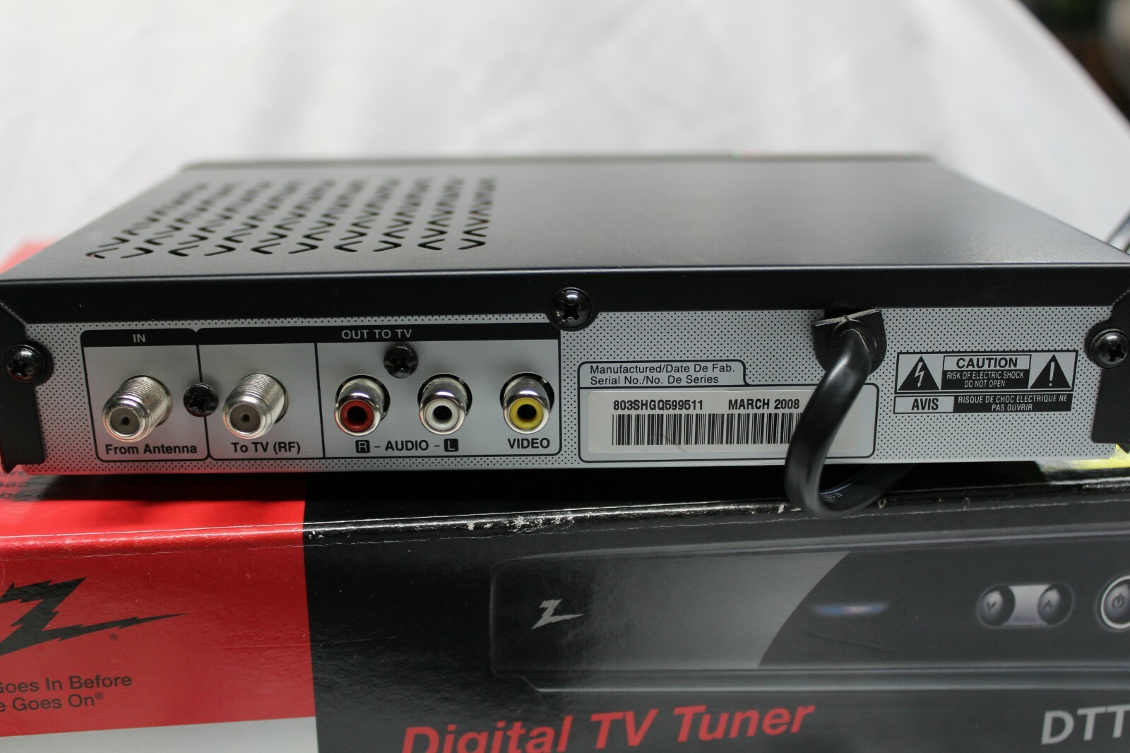 Used Zenith DTT900 Digital TV Tuner Converter Box With Cables and Remote