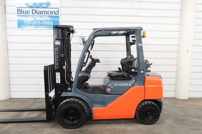 2014' Toyota 8FGU25, 5,000# Pneumatic Tire Forklift, LP Gas, 3 Stage, S/S, Nice