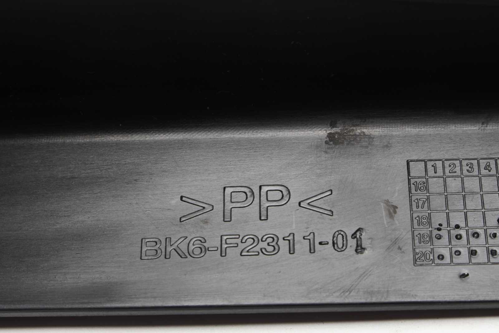 Couvercle de protection de chaîne et protection anti-éclaboussures arrière Yamaha MT-125 125 A 24-24