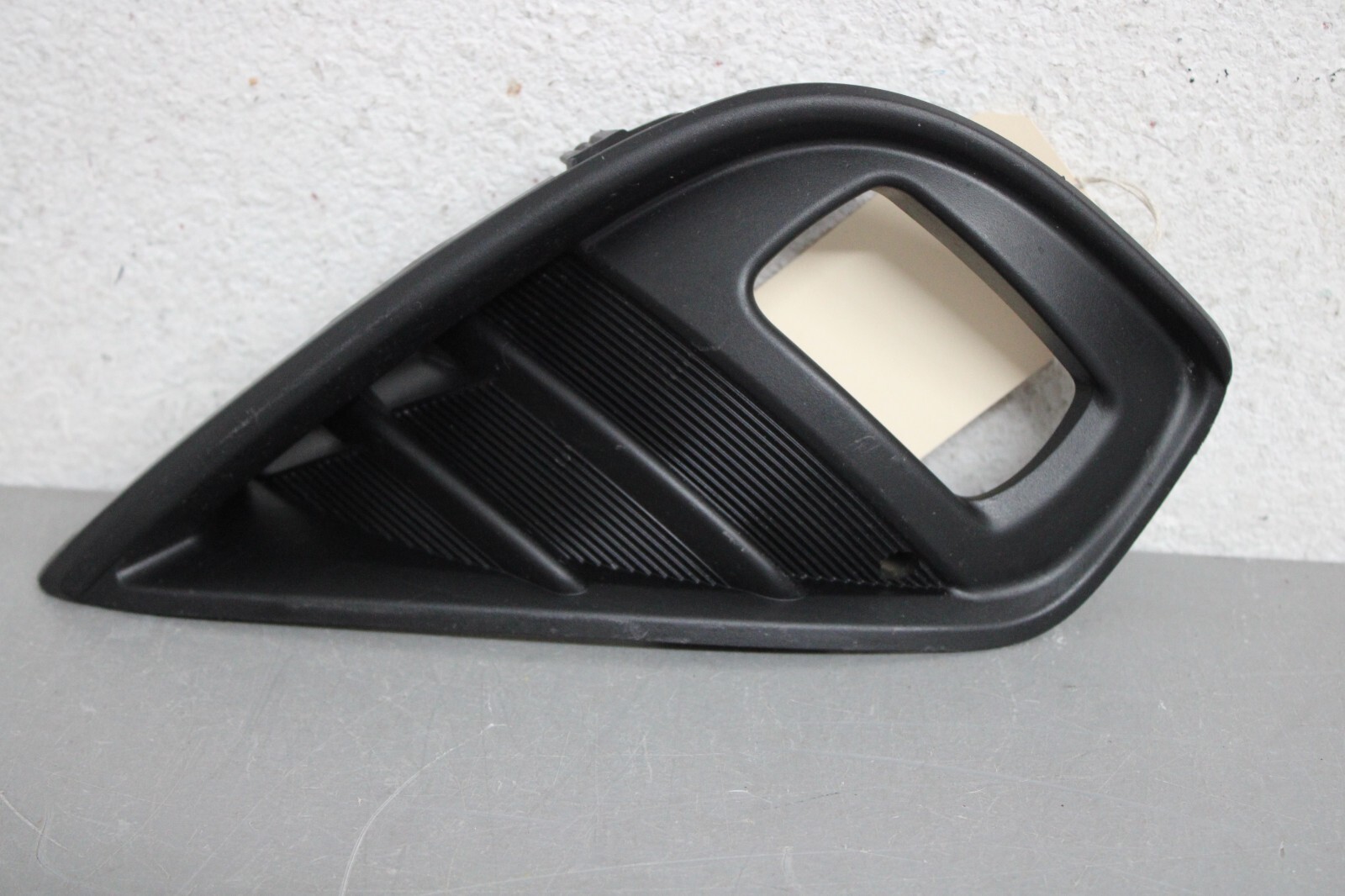 2020 2023 TOYOTA HIGHLANDER RIGHT SIDE FOG LIGHT COVER