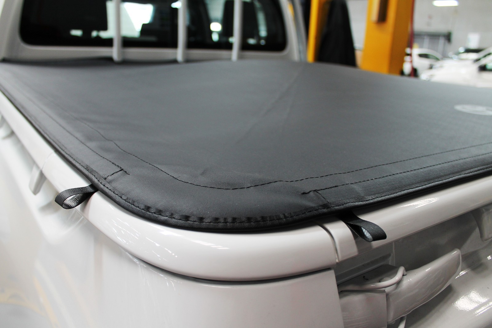 TOYOTA HILUX TONNEAU COVER DUAL CAB J DECK JULY 2015> FLUSH MOUNT NEW