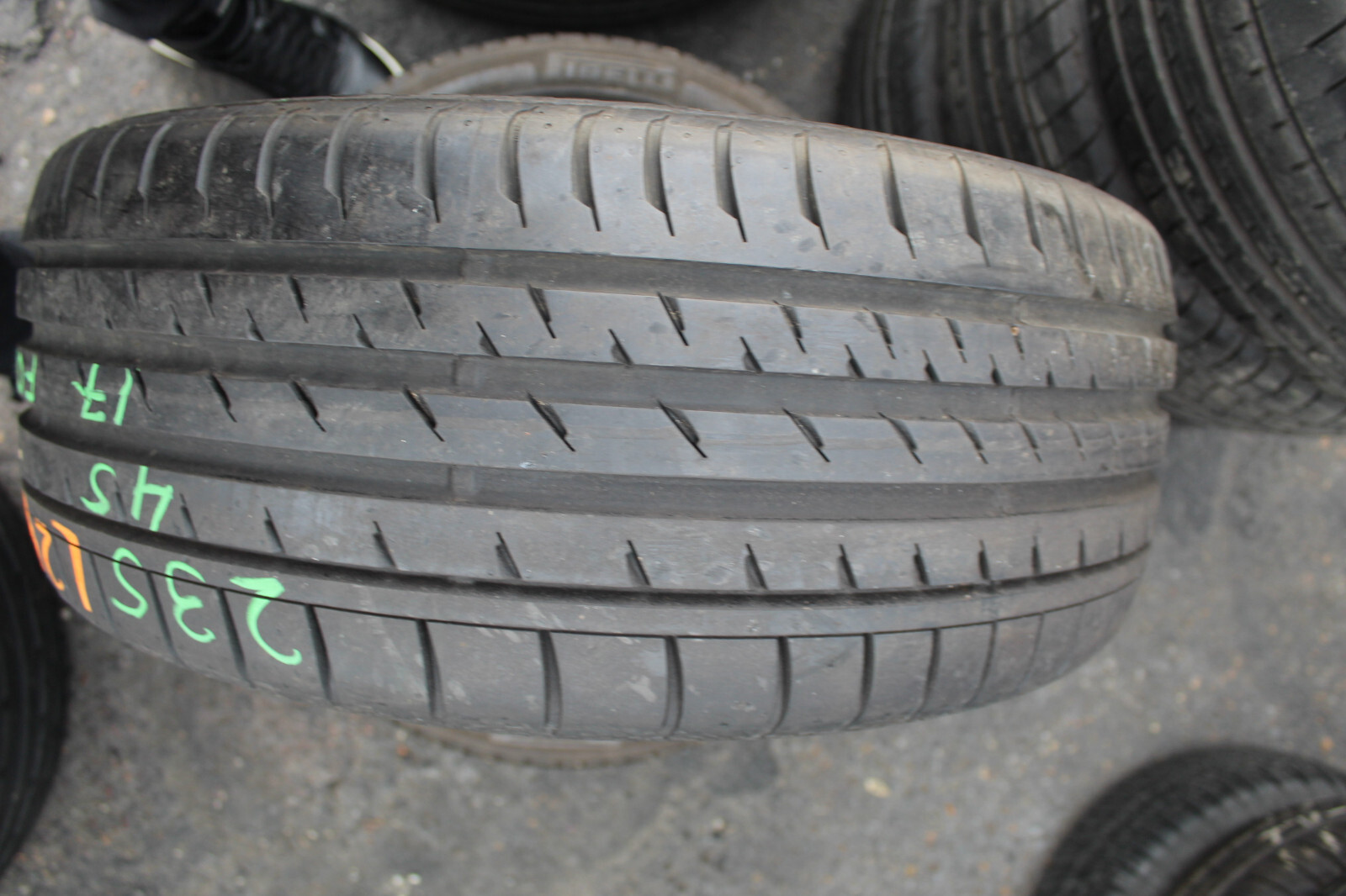 235 45 17 Continental, CSC 3, 94W, x1 Single, 7.5mm (f1_tyres) FOD L2480