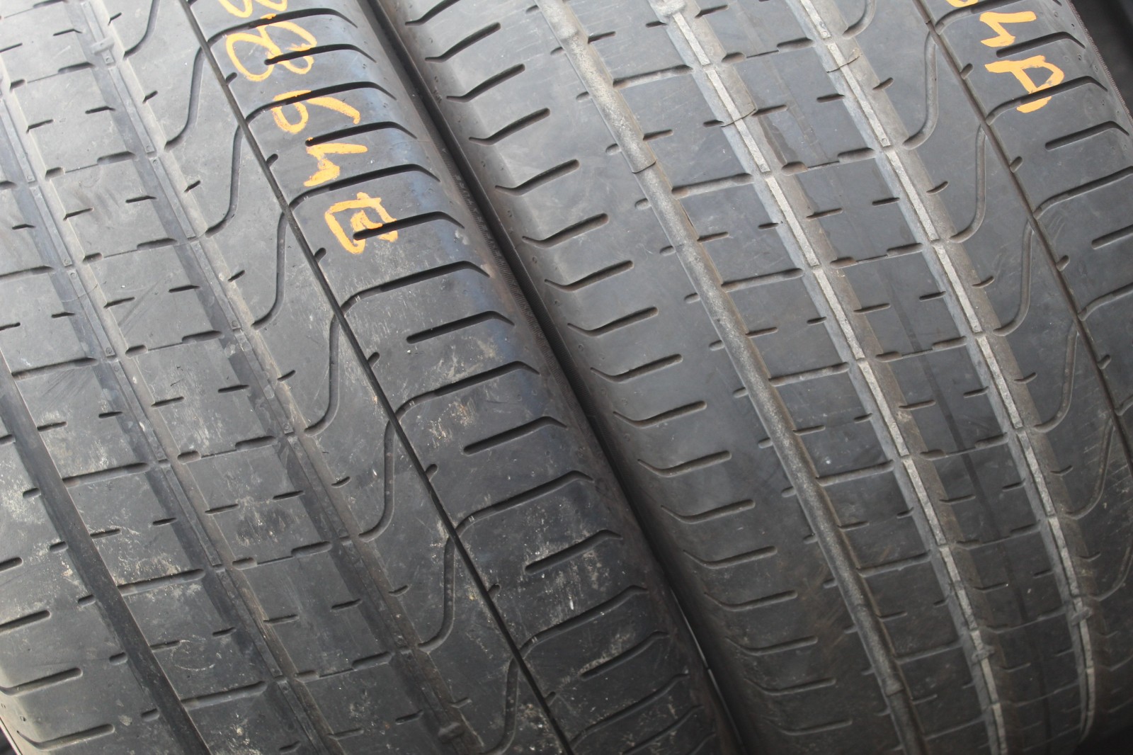 295 35 21 Pirelli, P Zero TM, 107Y, x2 A Pair 6.0mm (F1_tyres) L3864