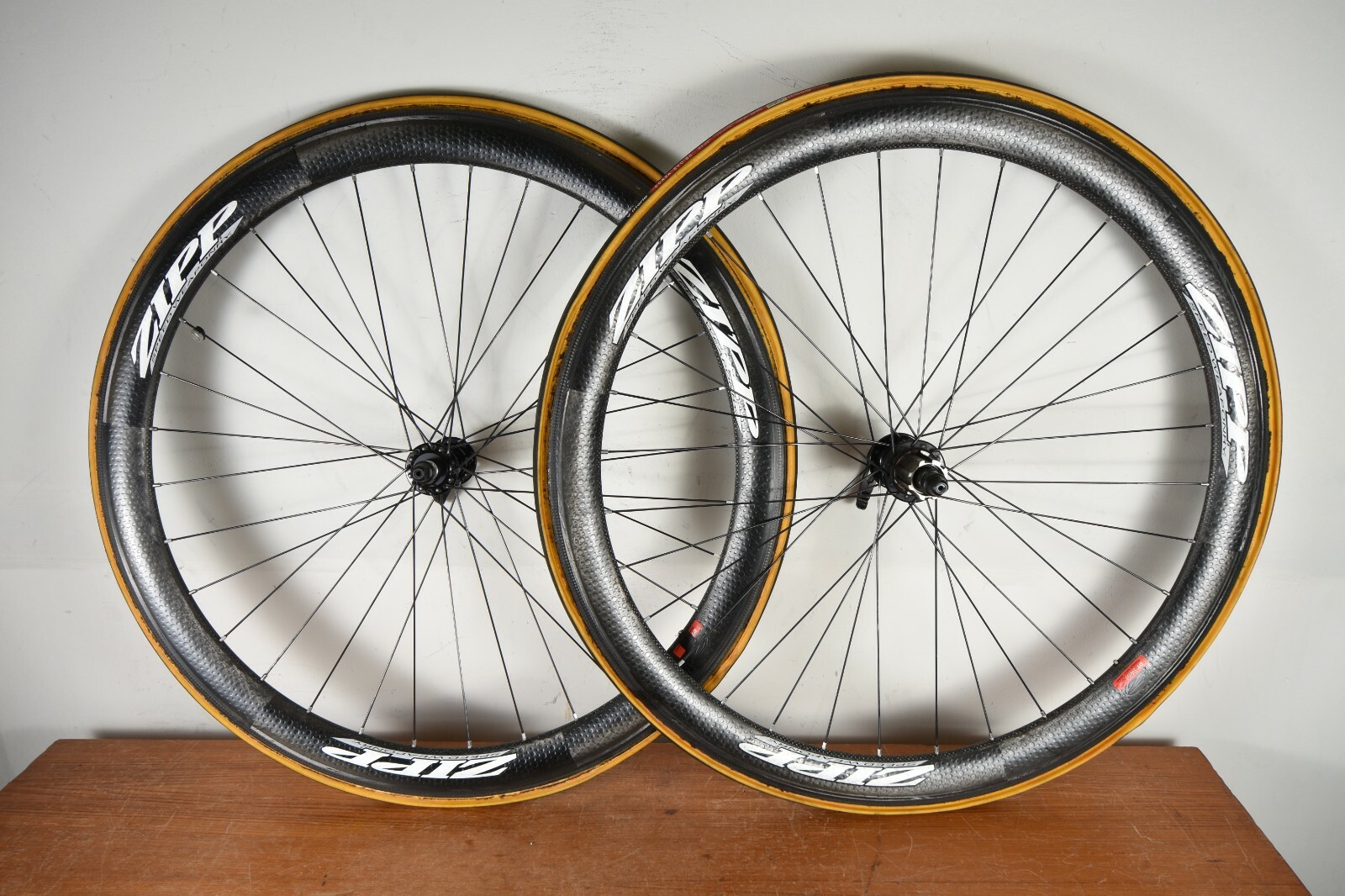 Zipp 303 Speed Weaponry Carbon Tubular 700C Wheelset Zipp 303 Speed Weaponry Carbon Tubular 700C Wheelset