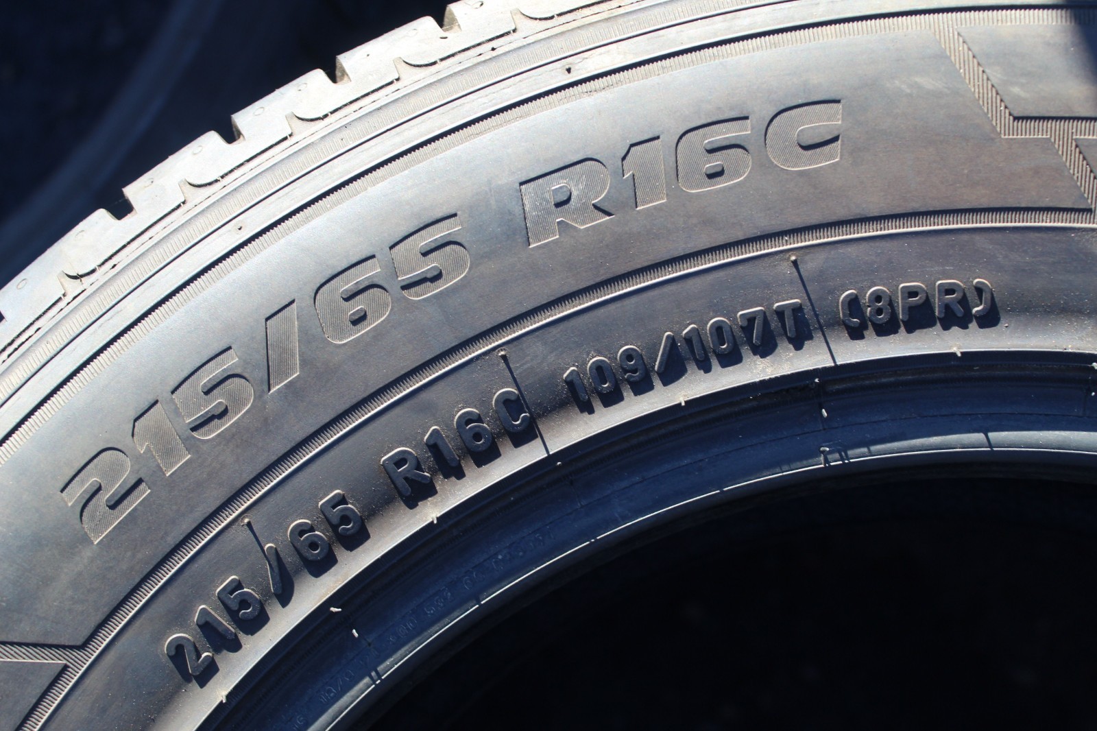 New 215 65 16C Pirelli, Carrier, 109/107T, x1 Tyre (F1_tyres) L3837