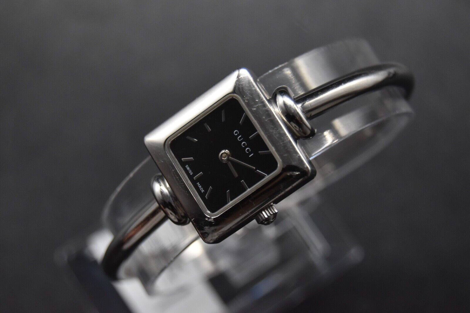 GUCCI 1900L Silver Square Black Women's Quartz Watch From GUCCI 1900L Silver Square Black Women's Quartz Watch From