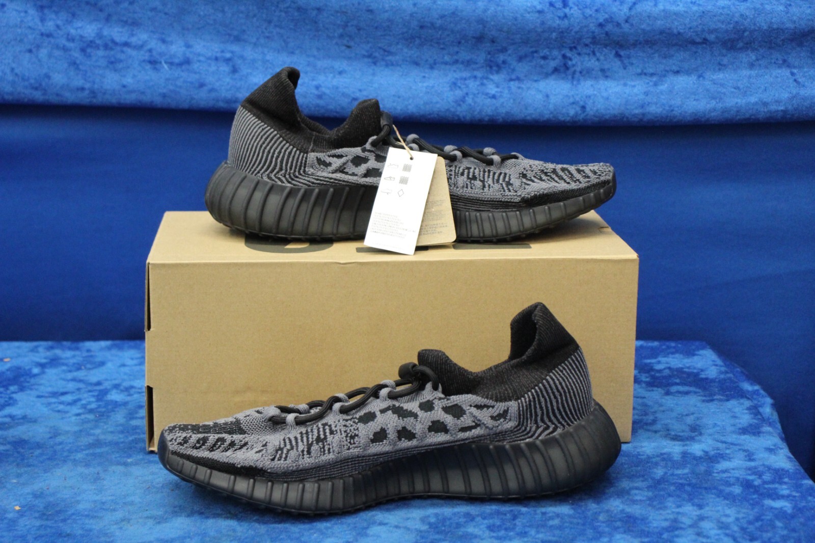 スニーカー adidas YZY 350 V2 CMPCT SLATE ONYX  IG9606 $_57.JPG?set_id=880000500F