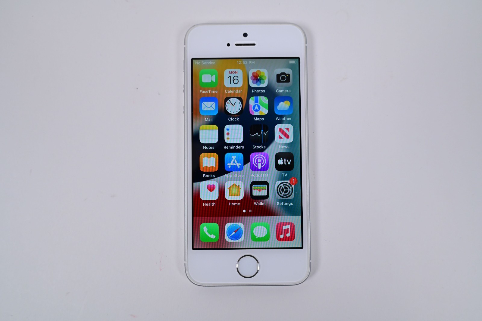 Apple iPhone SE シルバー64GB Apple iPhone SE 64GB Space Gray LTE Cellular Straight Talk