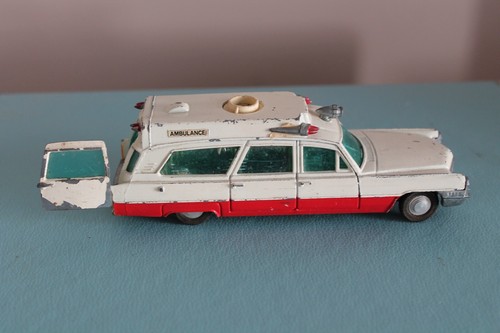 Dinky Toys 6” SUPERIOR RESCUER Cadillac AMBULANCE Diecast