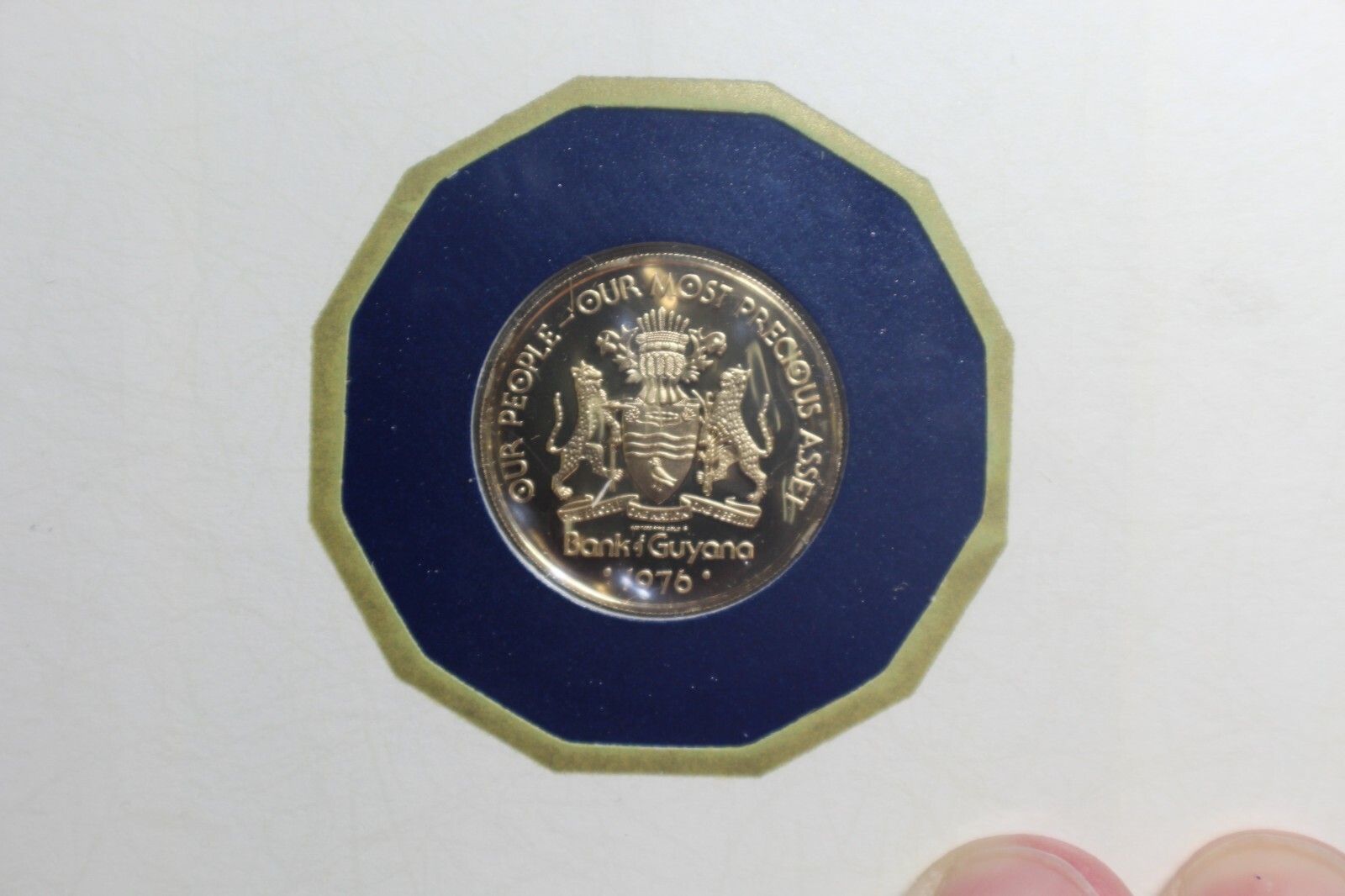 GUYANA 1976 100 DOLLARS PROOF GOLD COIN BLUE FOLDER