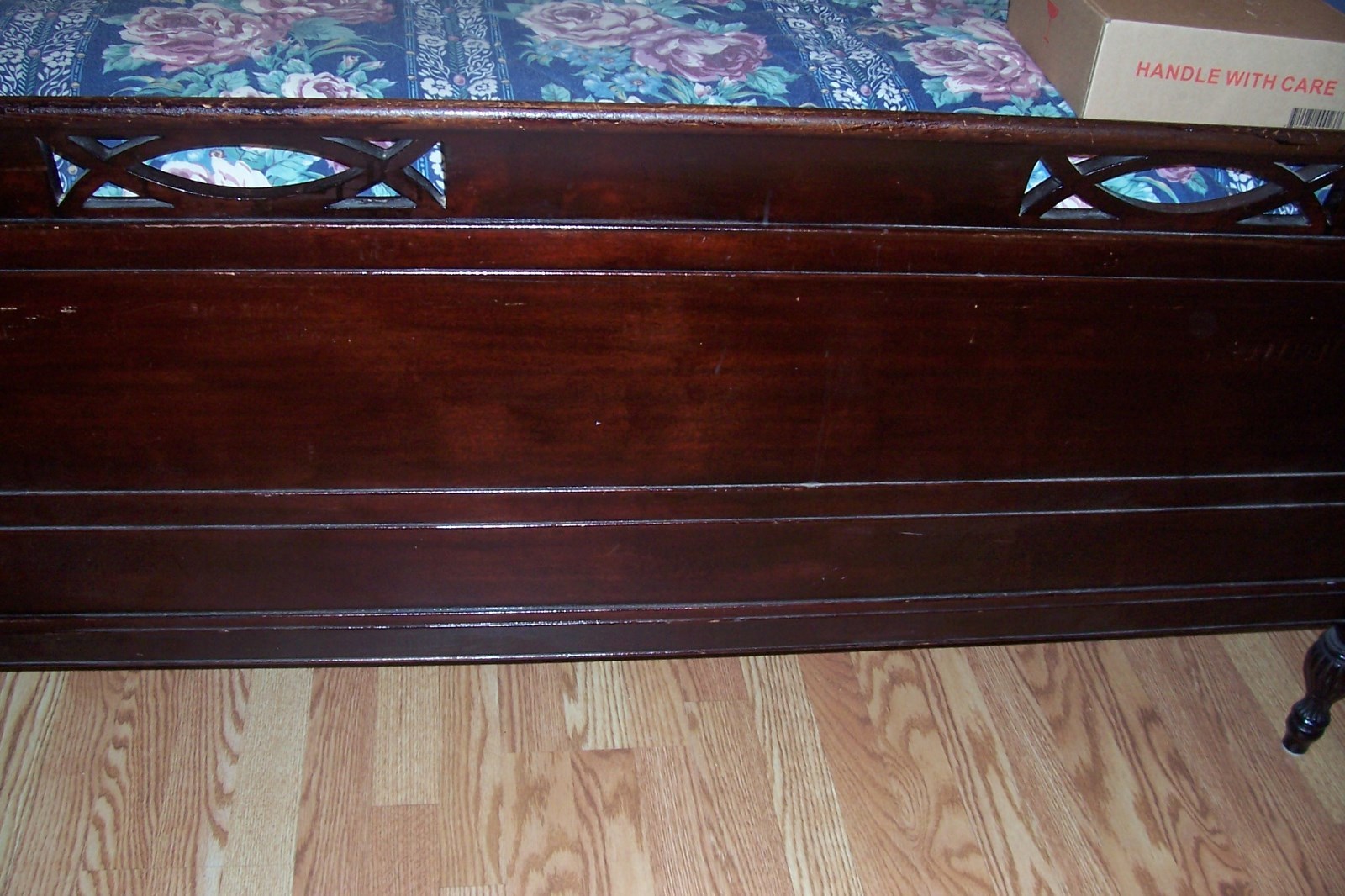1921 ANTIQUE BEDROOM FURNITURE IN GOOD CONDITION