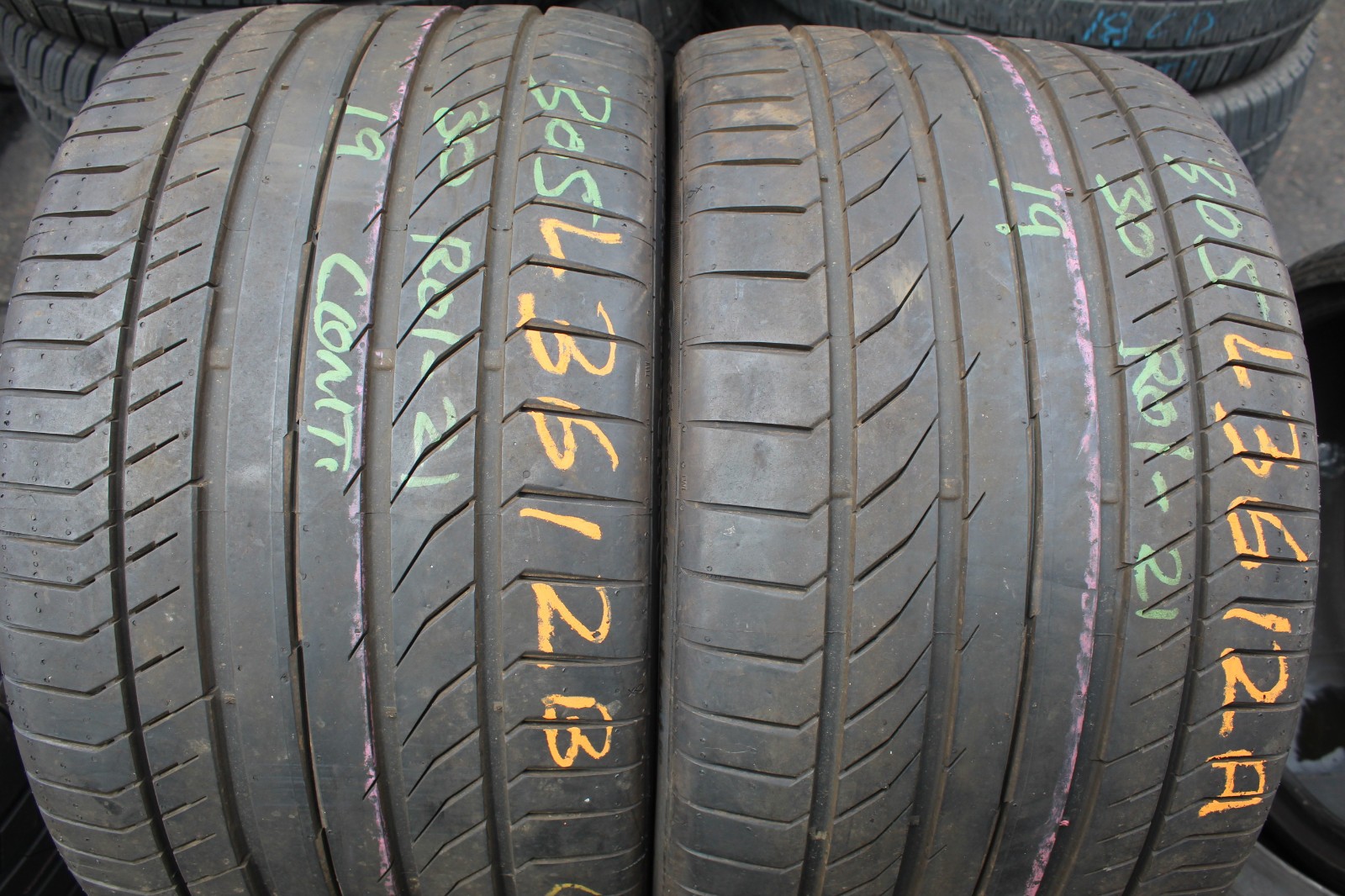 305 30 19 Continental, CSC 5P, XL, RO1, 102Y, x2 A Pair 7.0mm (F1_tyres) L3612