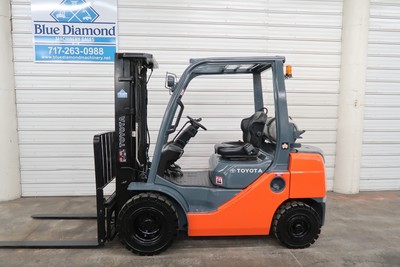 2012' Toyota 8FGU25, 5,000# Pneumatic Tire Forklift, Dual Fuel, 3 Stage, 1527 Hr