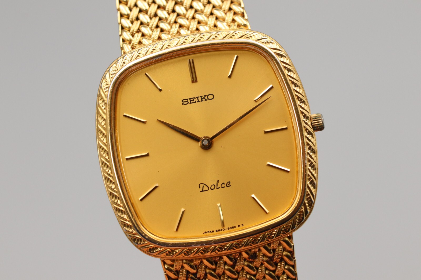 vintage SEIKO Dolce 腕時計 8N40-5040 gold Near MINT] Vintage Seiko Dolce 8N40-5040 Gold Square Quartz