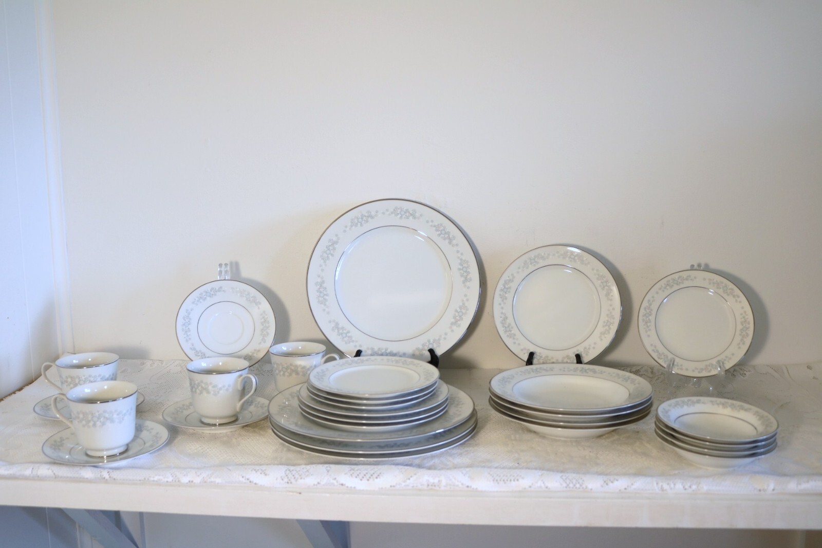 【英国】 アールデコ ディナーセット 4名用28本組 A1プレート 英国】 アールデコ ディナーセット 4名用28本組 A1プレート