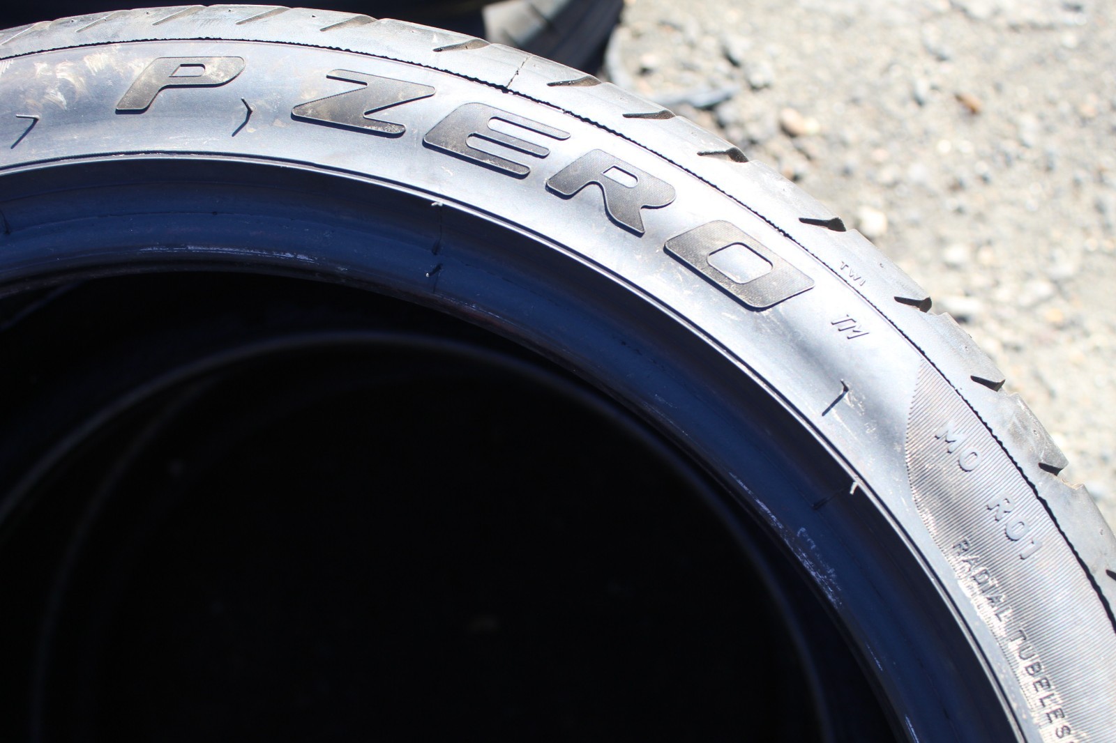 255 35 18 Pirelli, P Zero, XL, MO, R01, 94Y, x2 A Pair 6.8mm (F1_tyres) L3844